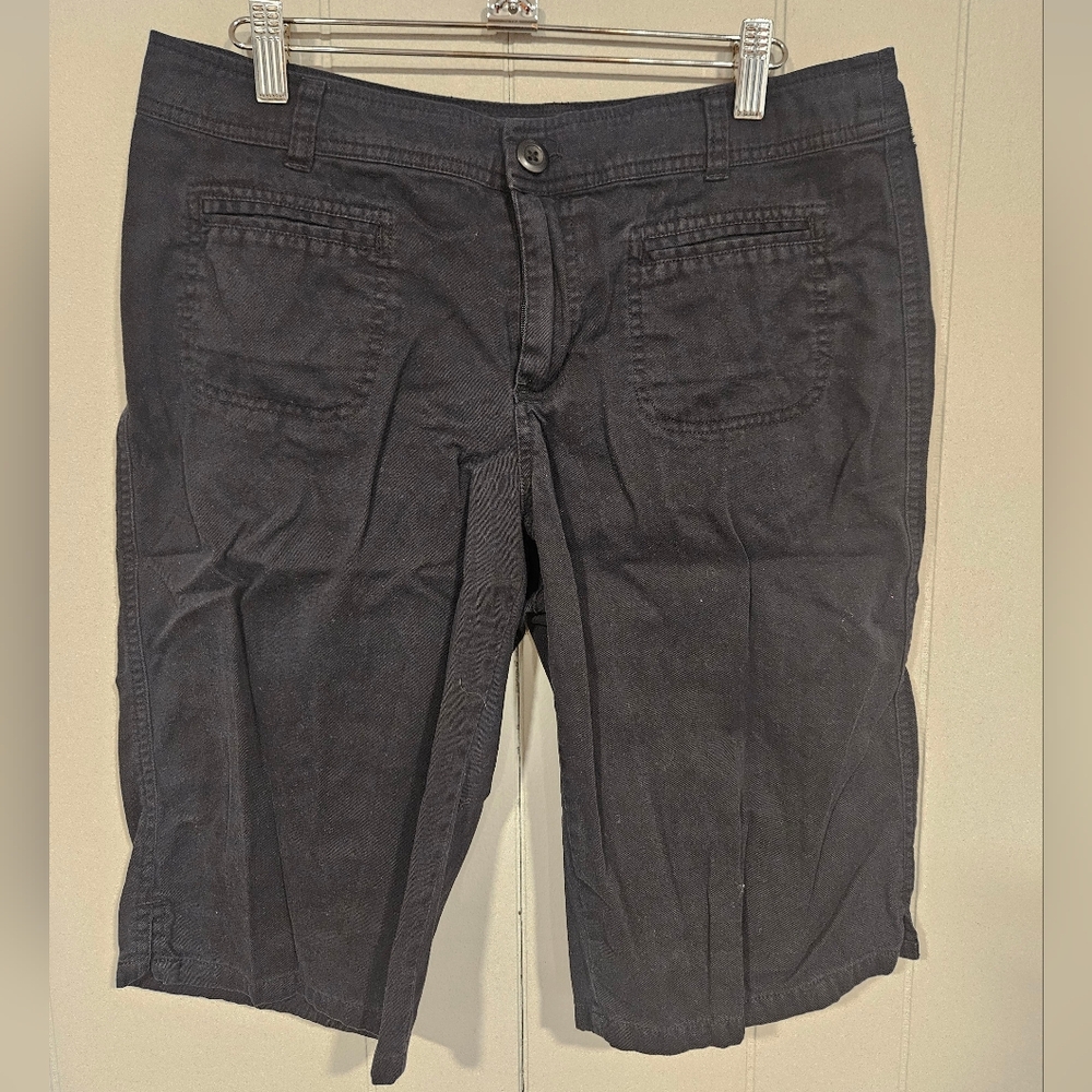Allison Brittney Black Cotton Bermuda Shorts Womens Size 10 Flap Pockets 30x12